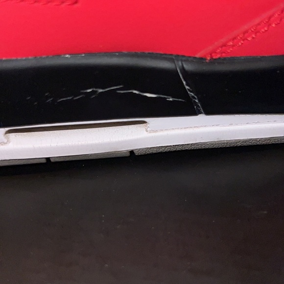 Air Jordan Retro 4 (Gradeschool) - Picture 2 of 9